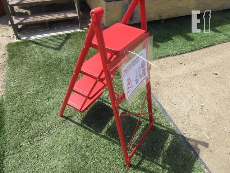 43"-x-15.7"-4-step-folding-step-stool-image-2