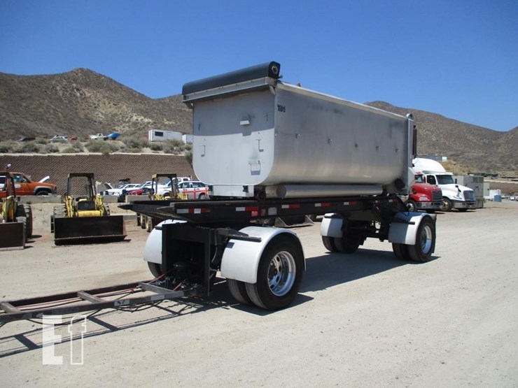 2002-peterbilt-365-image-1