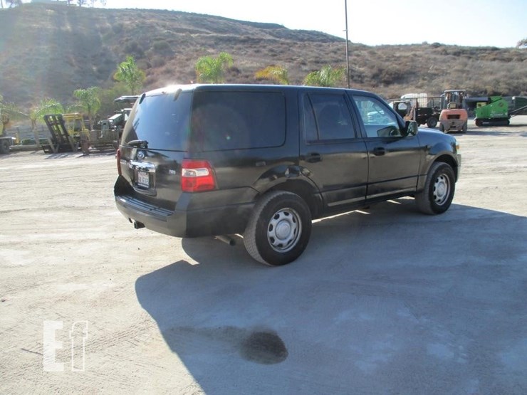2010-ford-expedition-image-3