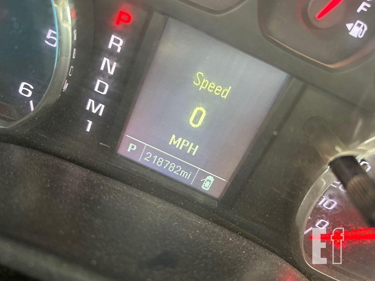 2015-chevrolet-silverado-2500hd-image-30