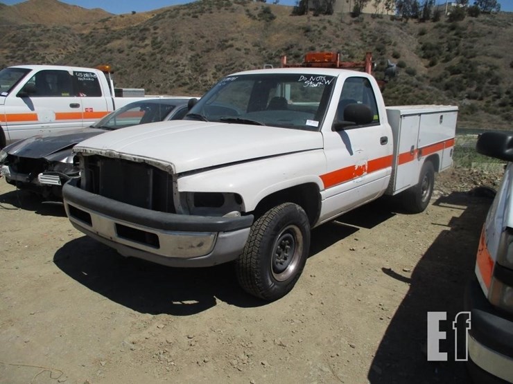 2002-dodge-2500-image-1