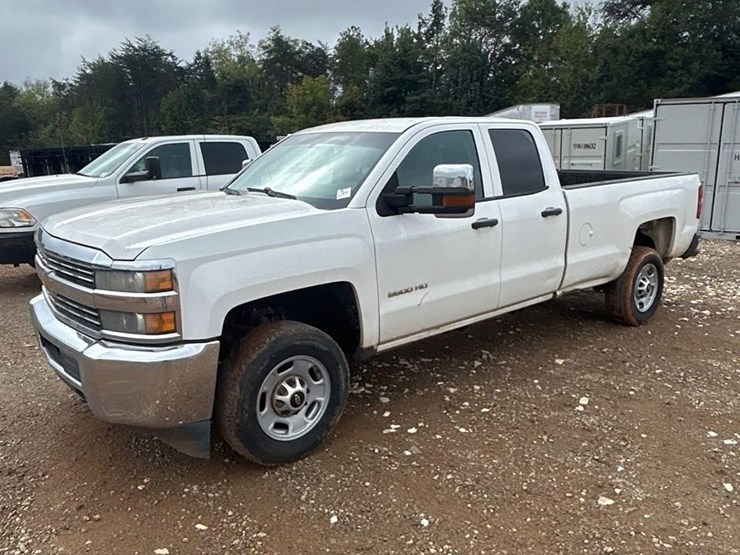 2015-chevrolet-silverado-2500hd-image-1