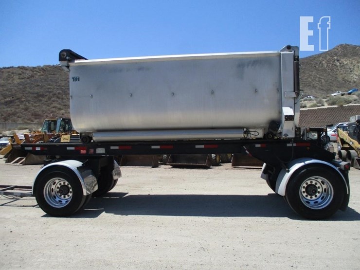 2002-peterbilt-365-image-10