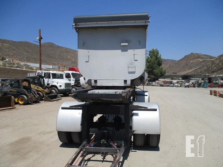 2002-peterbilt-365-image-5