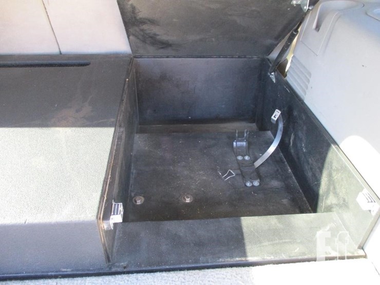 2010-ford-expedition-image-9