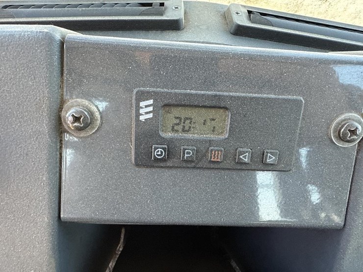 2018-deere-844k-image-61