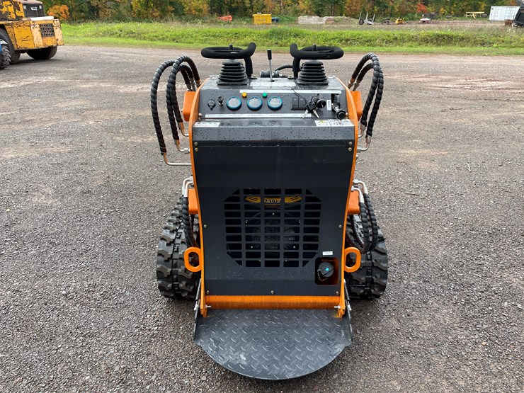 #8157-•-land-hero-mini-skid-steer-loader-image-6