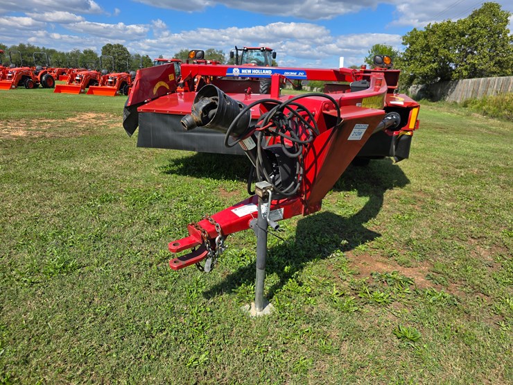 2023-new-holland-210-image-34
