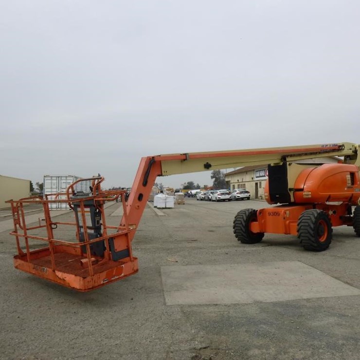 2013 JLG 800A