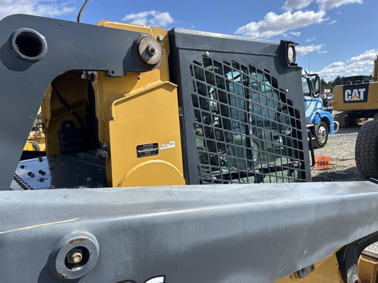 2018-deere-333g-image-34