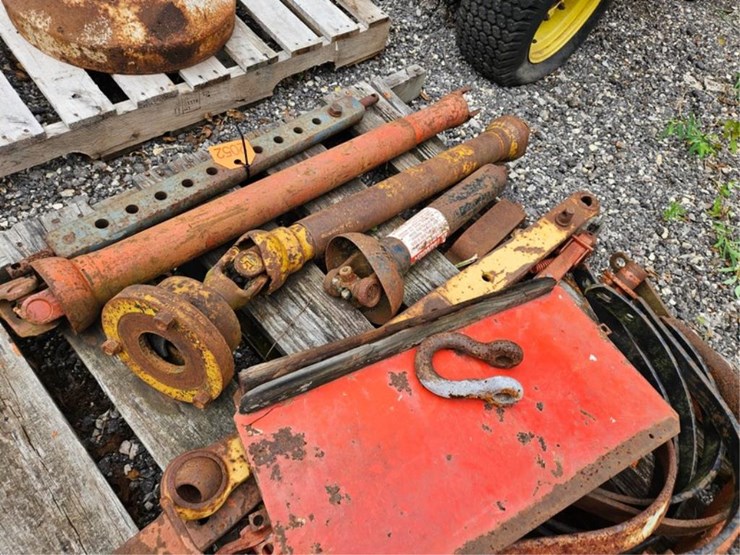 #2052-•-pallet-of-pto's-&-hitch-parts-image-16