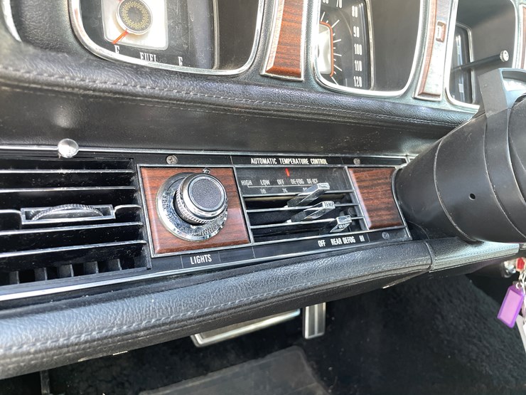 #1022-•-1969-lincoln-continental-mark-iii-image-45