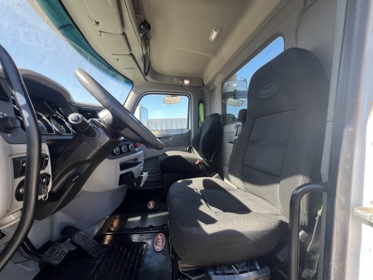 2020-peterbilt-579-image-31