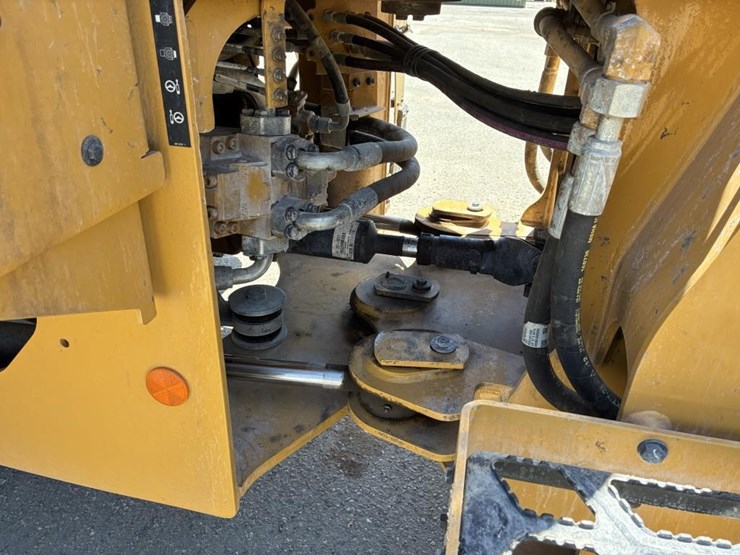 2022-caterpillar-930m-image-8