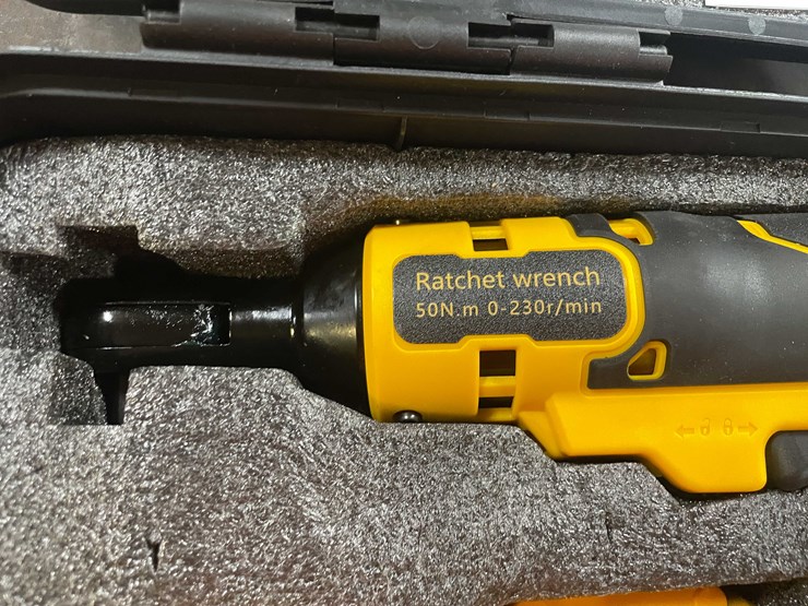 #5559-•-dewalt-compatible-cordless-ratchet-wrench,-batteries,-charger-and-case-(pr10)-image-8