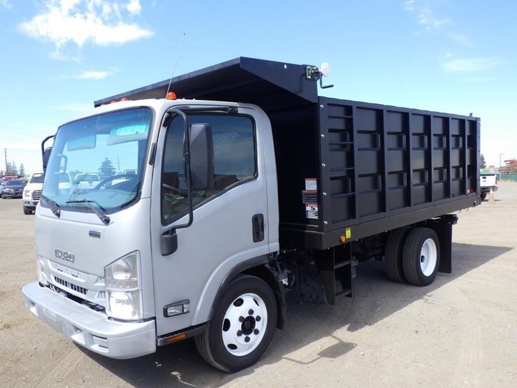 2018-isuzu-nqr-image-1