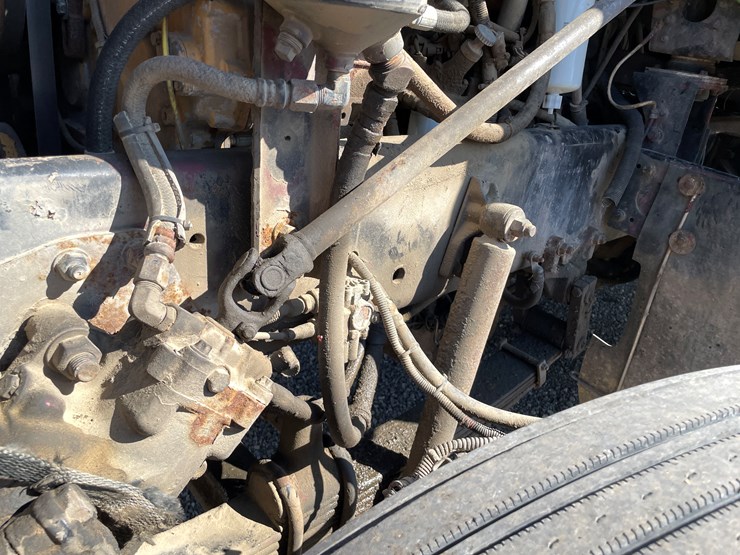 1999-freightliner-108sd-image-38