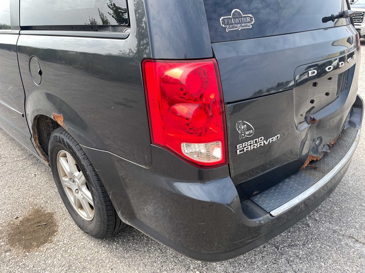 2012-dodge-caravan-image-28