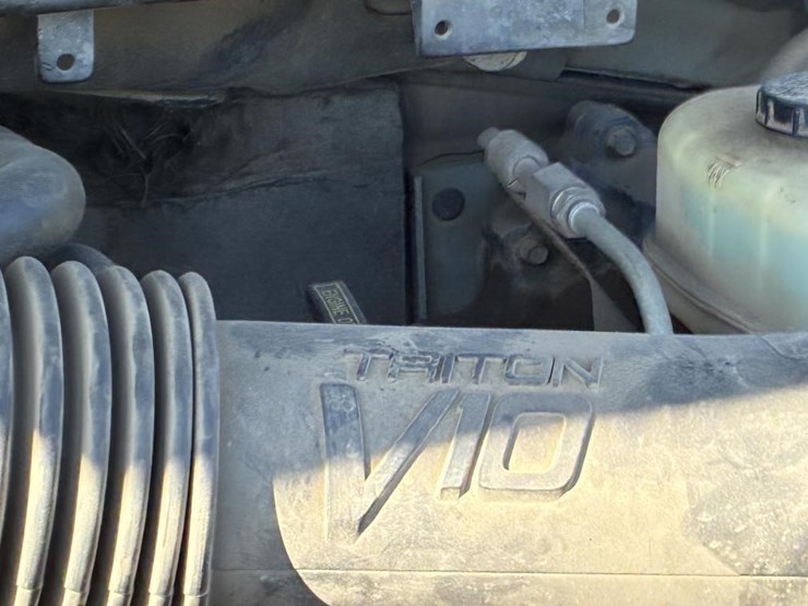 2001-ford-f550-image-9