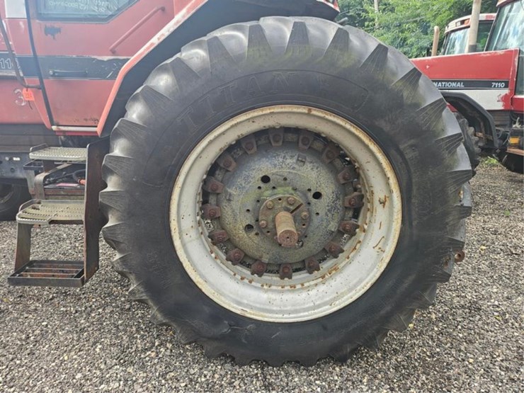 #2004-•-case-international-7110-magnum-tractor-image-38