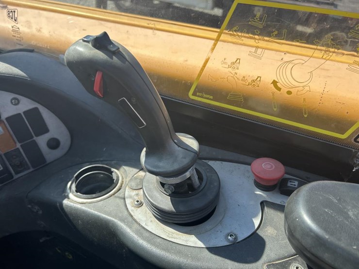 2009-jcb-527-55-image-41