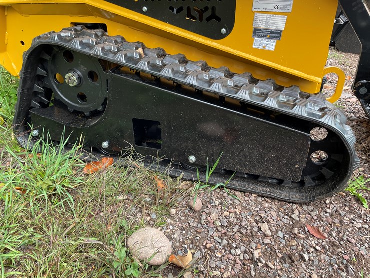 #8170-•-agt-compact-track-loader-image-15