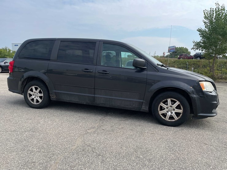 2012-dodge-caravan-image-4