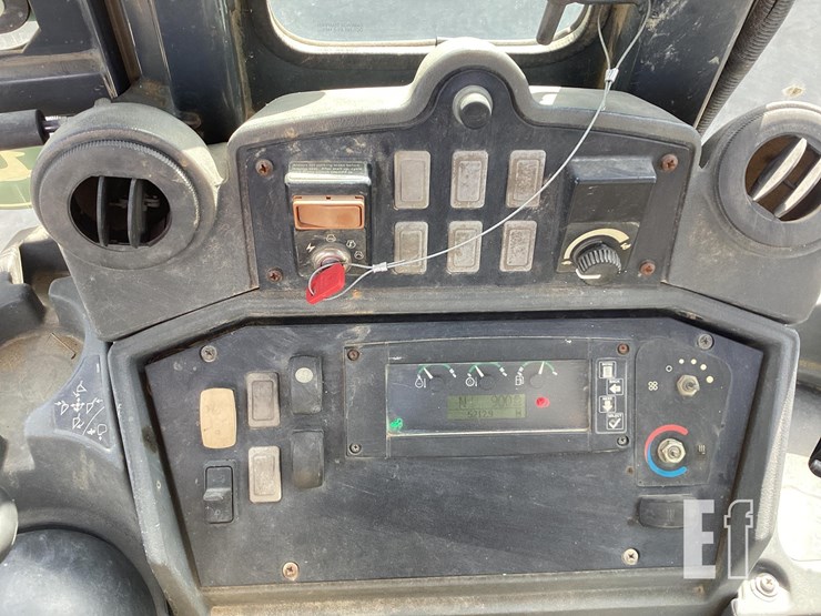 2010-deere-310j-image-14