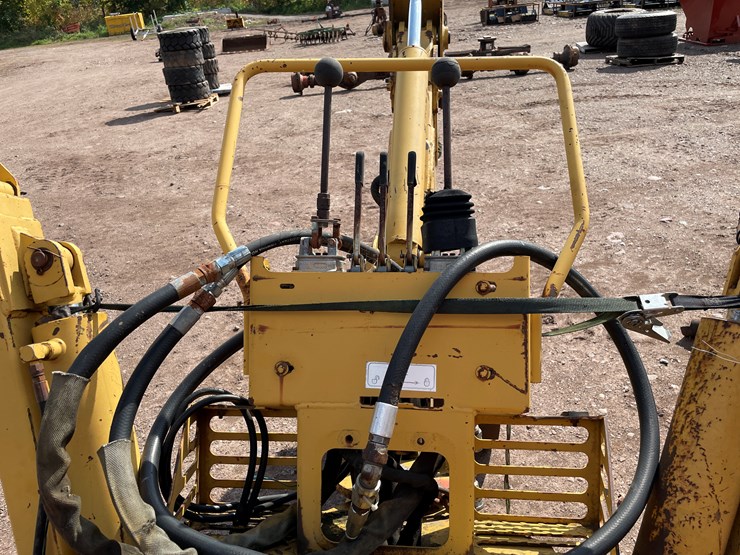 #8203-•-vermeer-b930-backhoe-attachment-image-11