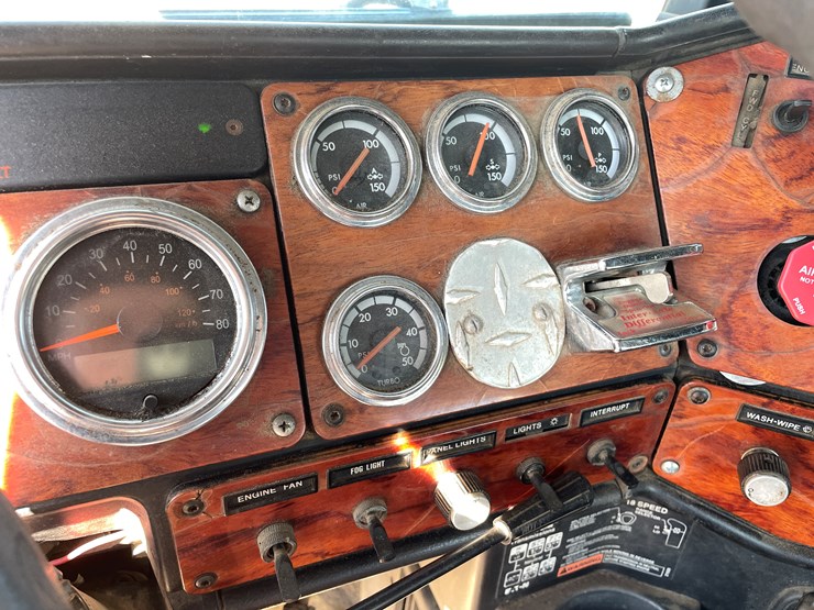 1999-freightliner-108sd-image-48