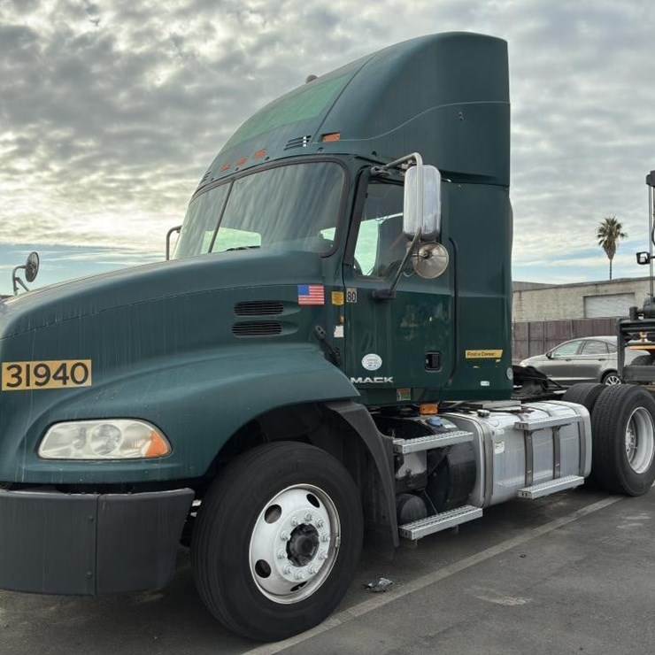 2012 Mack Pinnacle Truck Tractor
