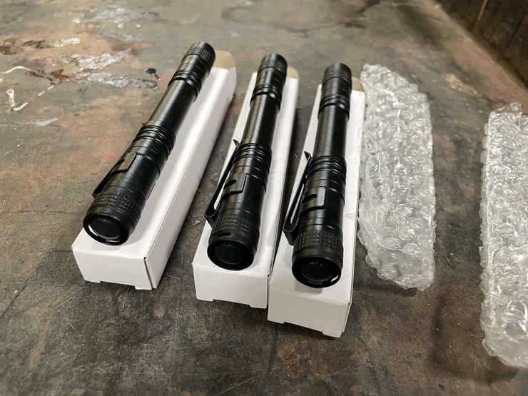#5548-•-(4)-led-mechanic's-flashlights-(pr10)-image-8