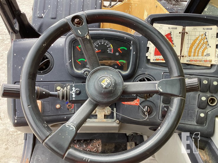 2015-caterpillar-tl1055d-image-13