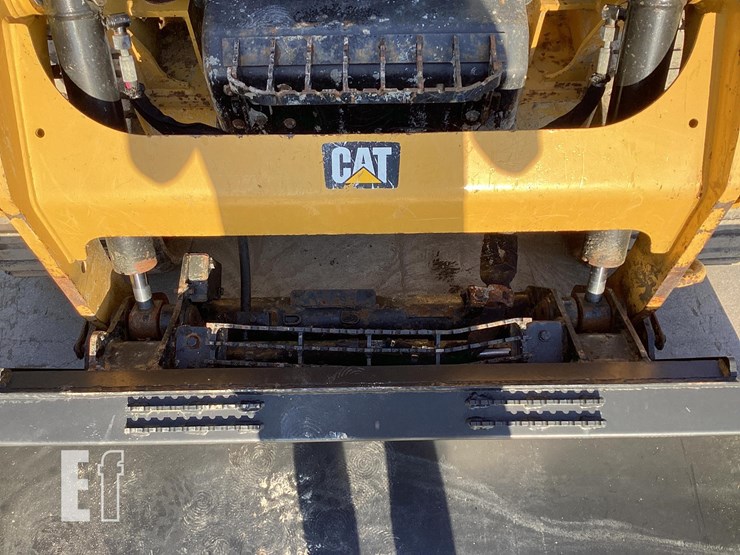 2019-caterpillar-239d-image-10