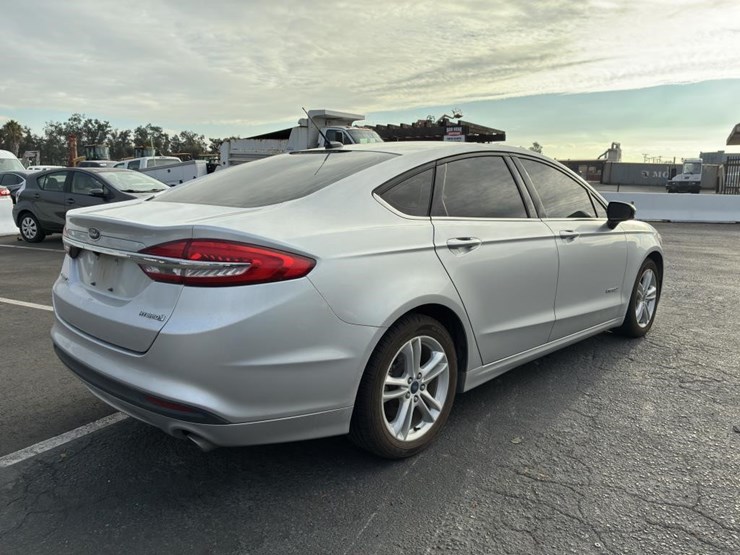 2018-ford-fusion-sedan-image-3