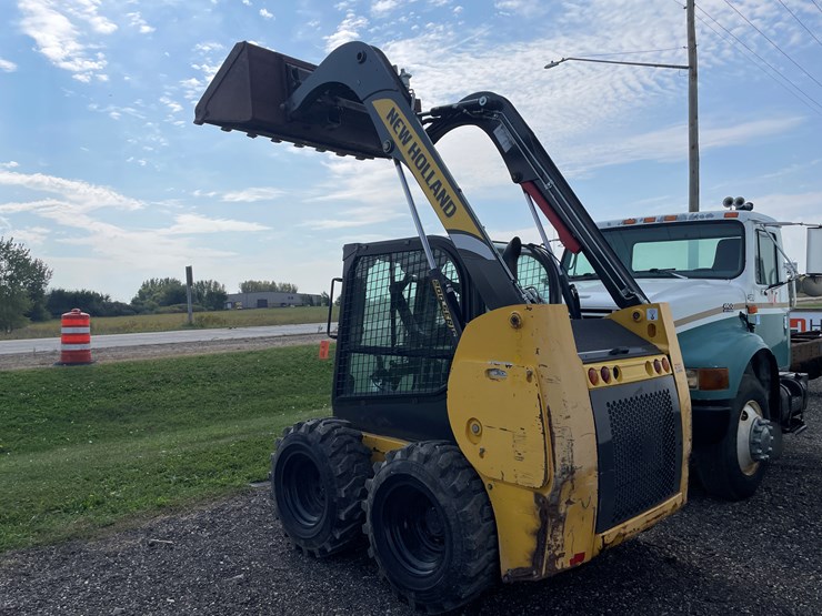 2019-new-holland-l216-image-39