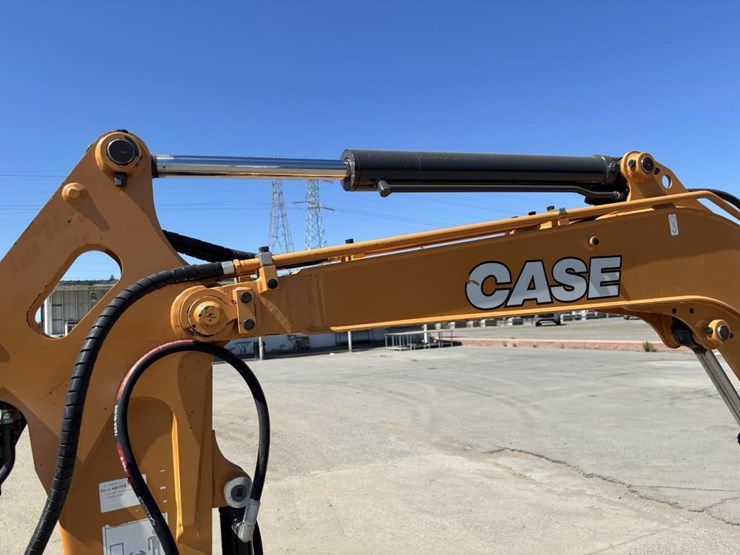 2019-case-cx37c-image-18