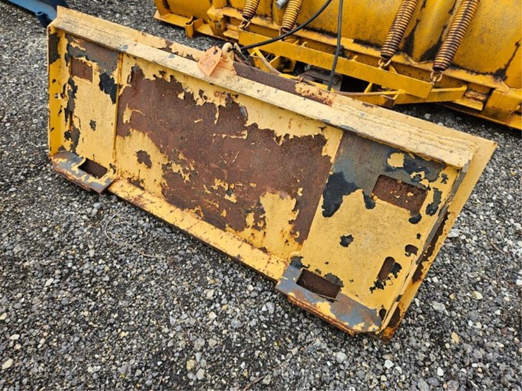 #2047-•-8'-skid-steer-snow-plow-image-15