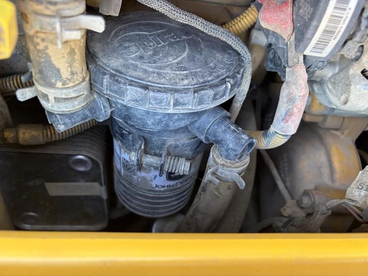 2017-deere-750k-image-65