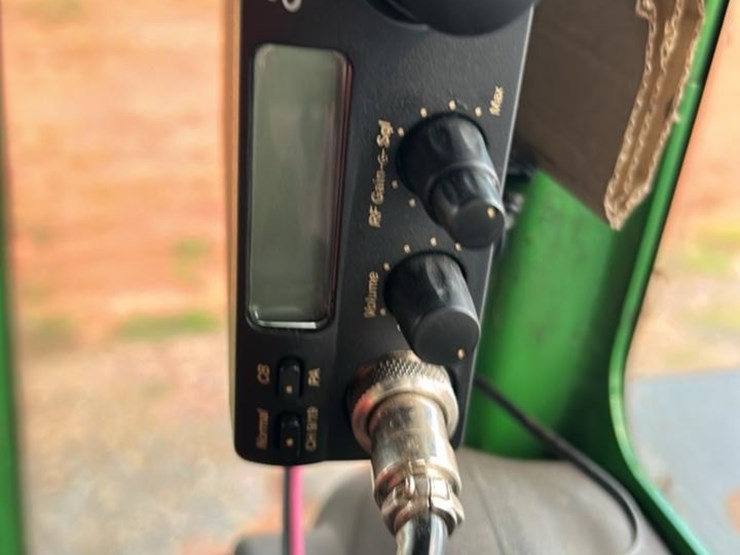 2018-deere-648l-image-48