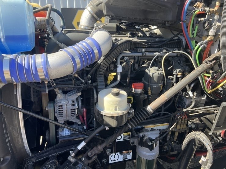 2020-peterbilt-579-image-11