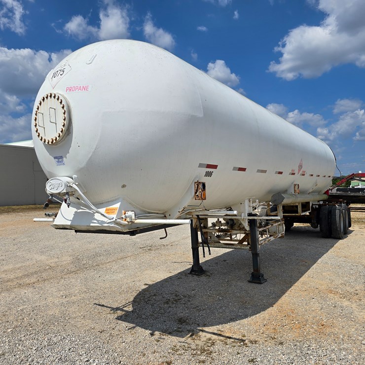 #16593 • 1970 Mississippi Tank Company Gas Tank Trailers