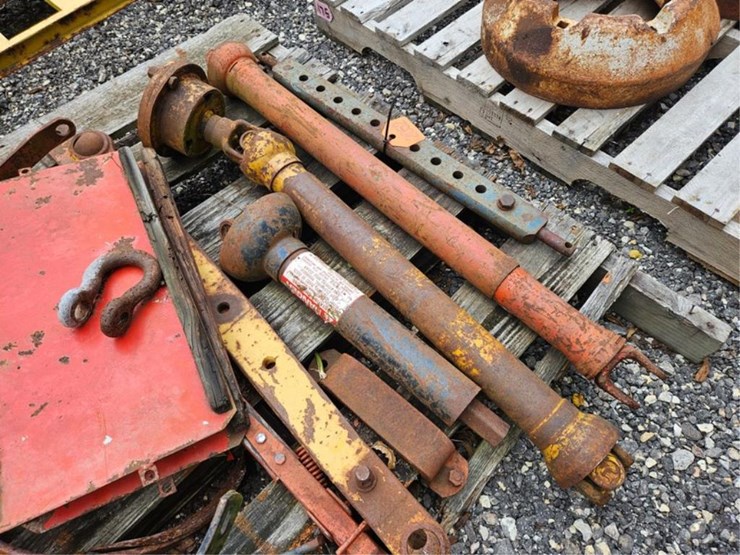 #2052-•-pallet-of-pto's-&-hitch-parts-image-10