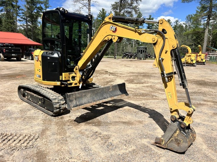 #1034-•-2023-caterpillar-302.7-cr-mini-excavator-image-7