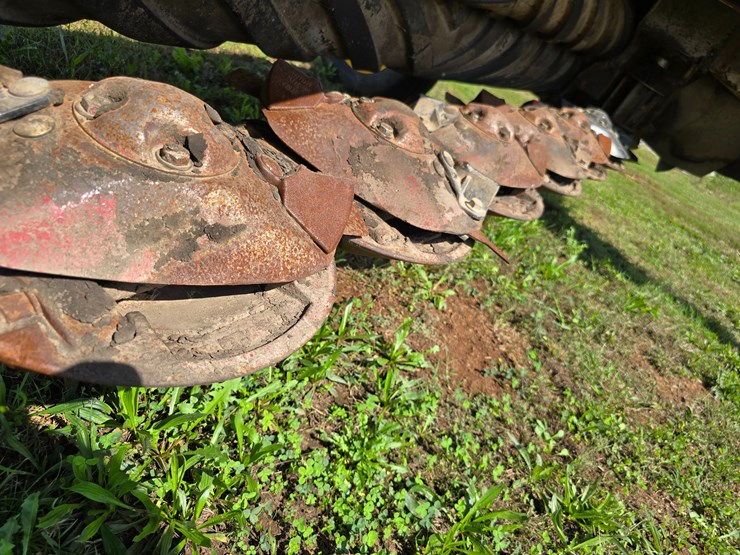 2023-new-holland-210-image-41