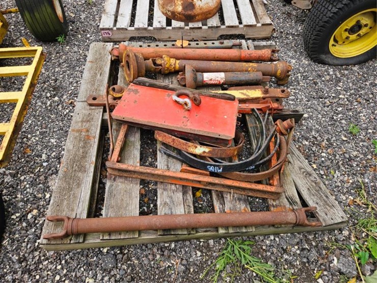 #2052-•-pallet-of-pto's-&-hitch-parts-image-4