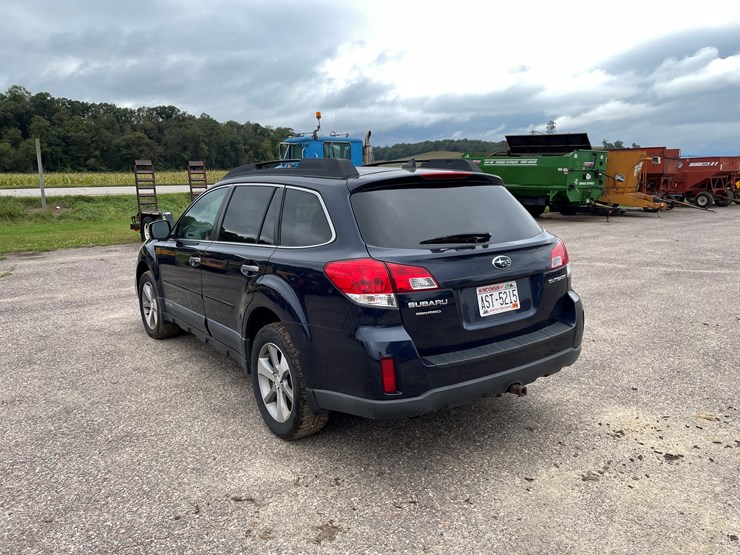#1037-•-2014-subaru-outback-(wi-title-in-delay)-image-4