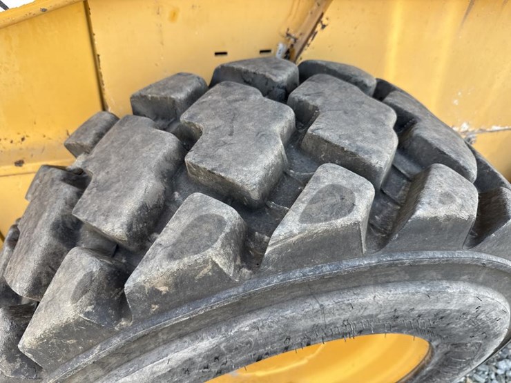 2008-deere-320-image-51