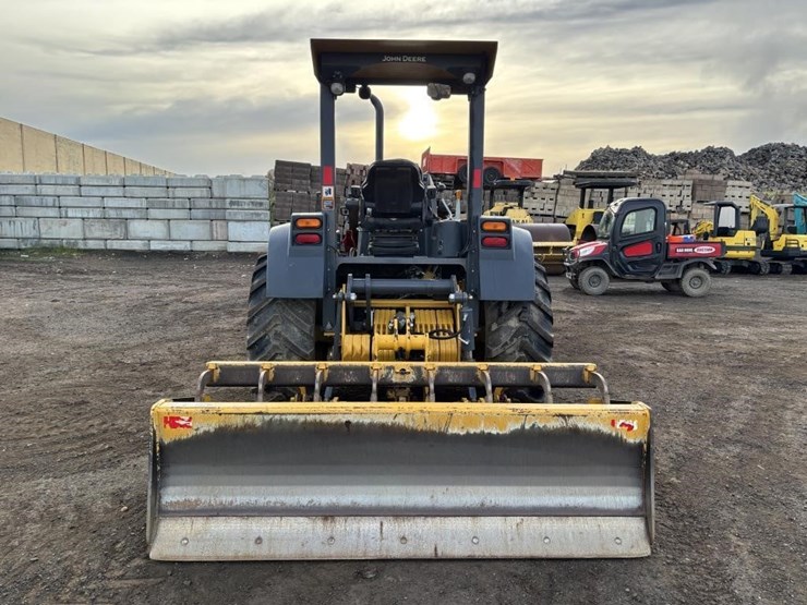 2019-deere-210l-image-8