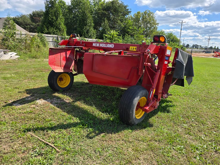 2023-new-holland-210-image-13